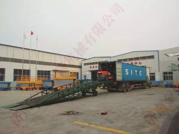 <b>液壓移動(dòng)登車(chē)橋</b>